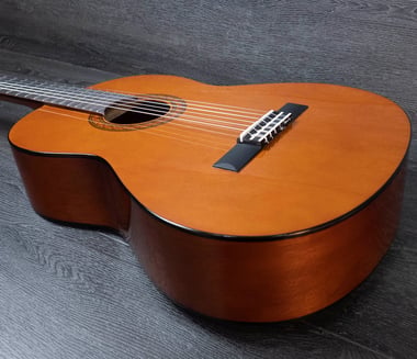 Yamaha Classical Guitar Beginner,Right-Handed,6 Strings,Adults,Brown